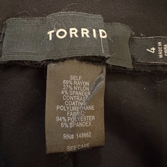 🖤 Torrid Faux-Leather Front Ponte Pants | Black | Size 4 (4X/26) - Picture 3 of 4